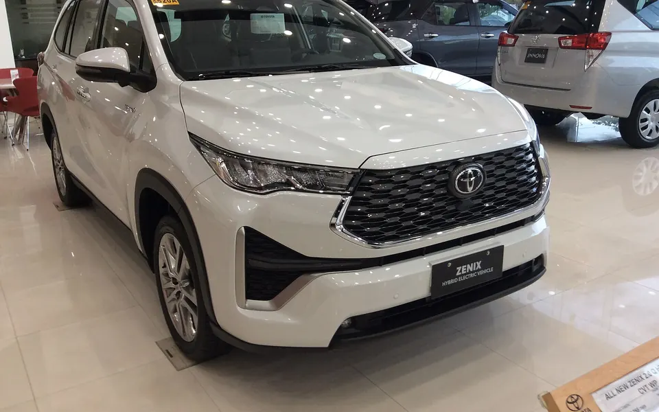 Toyota Innova Hycross